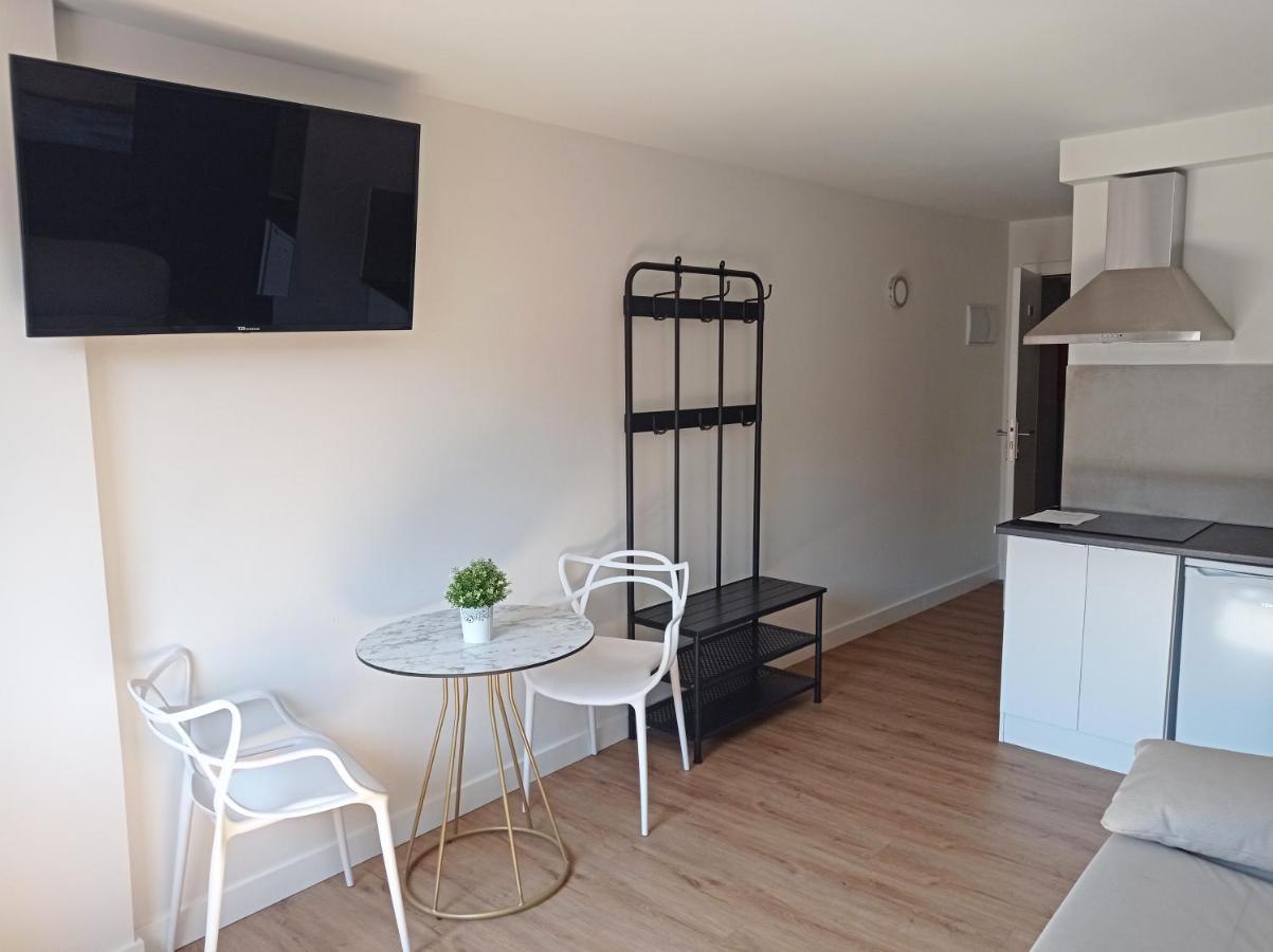 Apartamentos Hi Apartaments Santander 3000 Maliano Ngoại thất bức ảnh